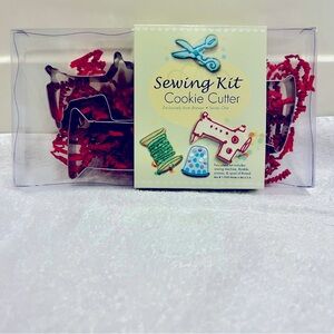 🧵 4 sewing cookie cutters NIP NWT machine thimble scissors spool thread
